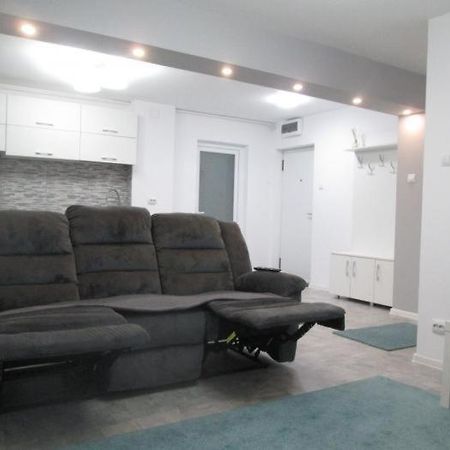 Apartament Sarra トゥルゴヴィシュテ エクステリア 写真