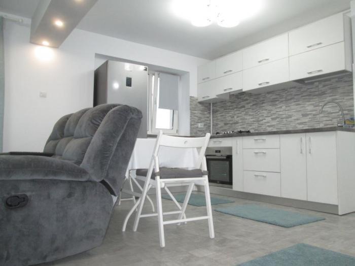 Apartament Sarra トゥルゴヴィシュテ エクステリア 写真