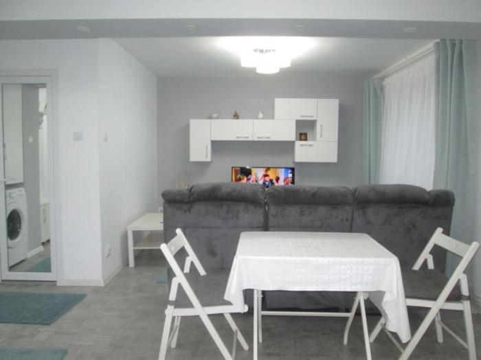 Apartament Sarra トゥルゴヴィシュテ エクステリア 写真