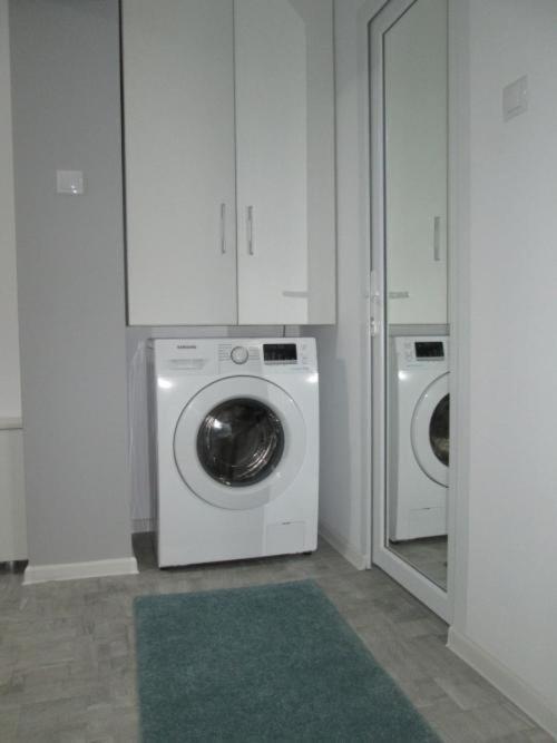 Apartament Sarra トゥルゴヴィシュテ エクステリア 写真