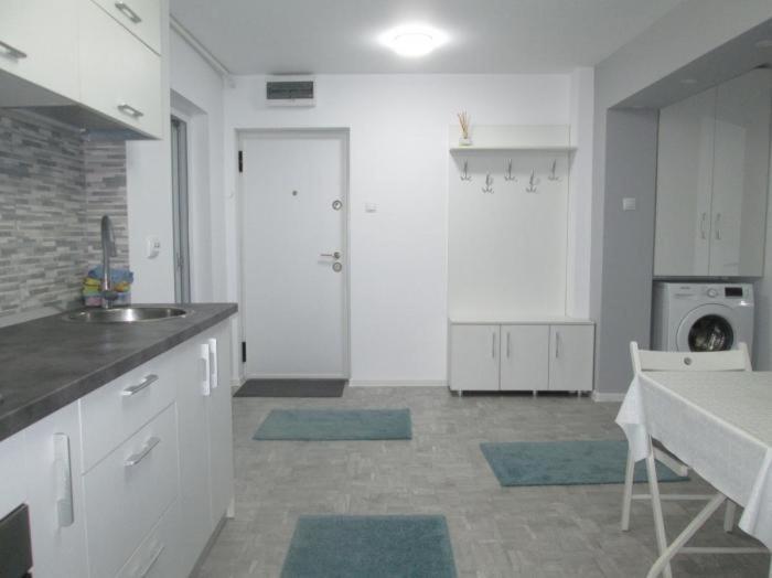 Apartament Sarra トゥルゴヴィシュテ エクステリア 写真