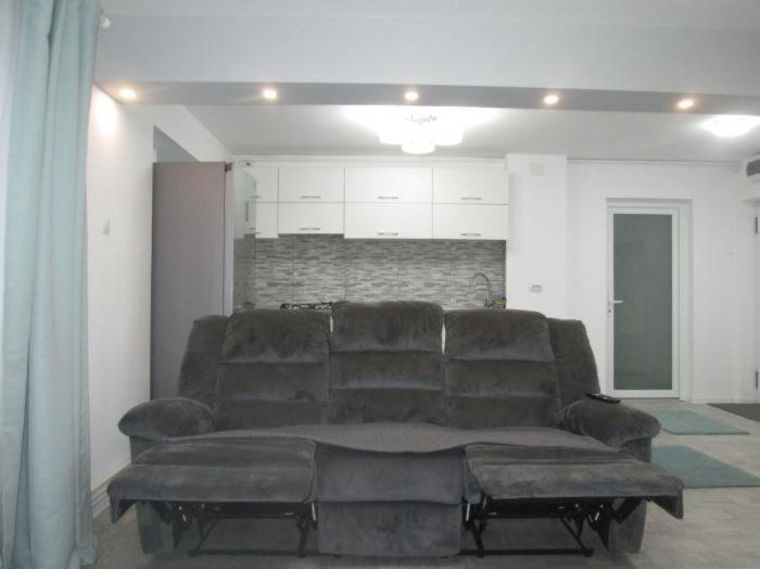 Apartament Sarra トゥルゴヴィシュテ エクステリア 写真