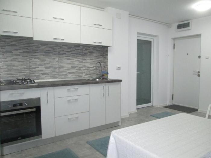 Apartament Sarra トゥルゴヴィシュテ エクステリア 写真